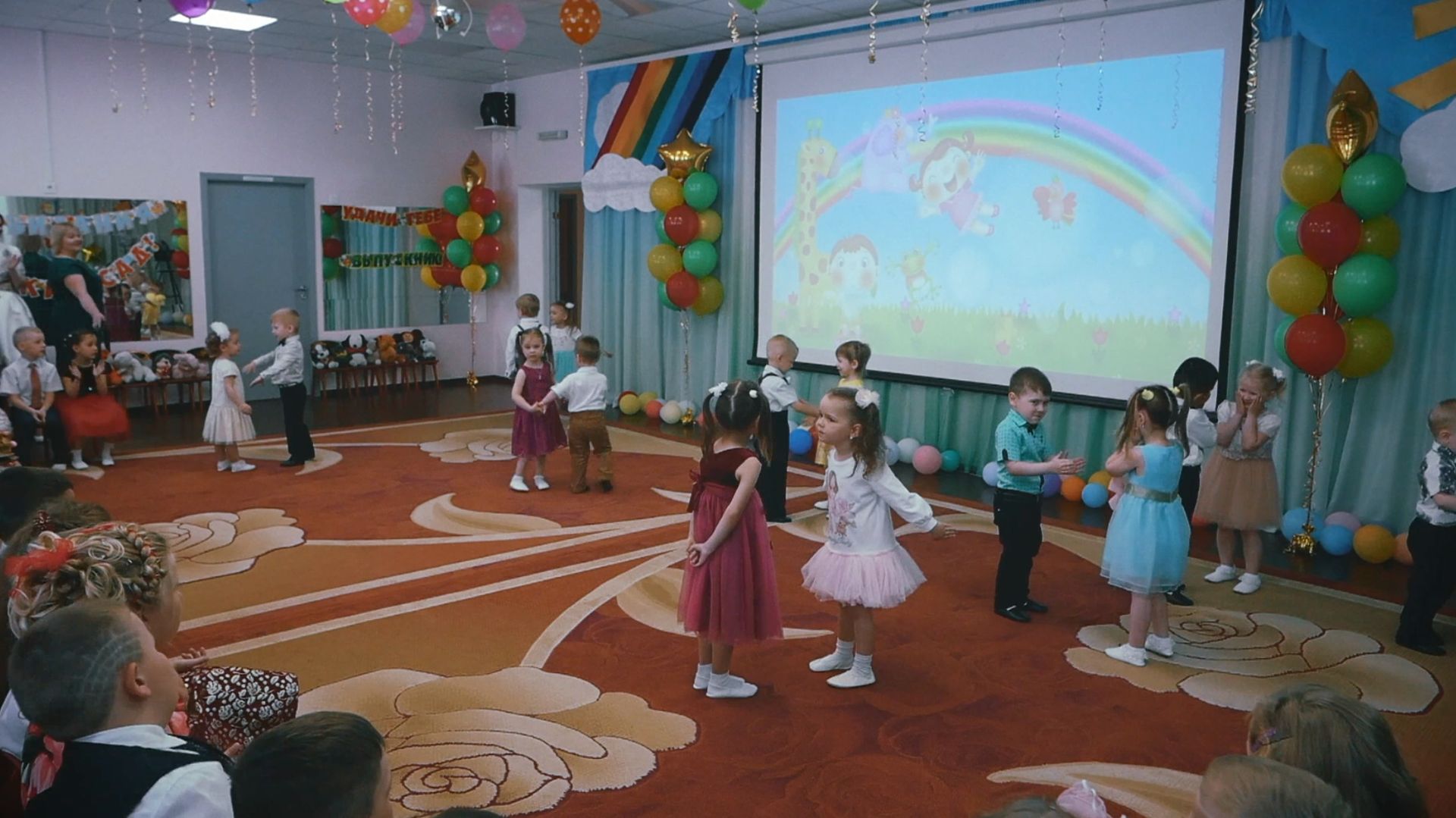 Танец малышей на выпускном в саду - а у кого выпускной был оригинальным, напишите в комментах