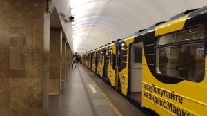 Метропоезд Ем-501/Ема-502/Емх-503 в рекламе Яндекс маркет  на станции Выборгская