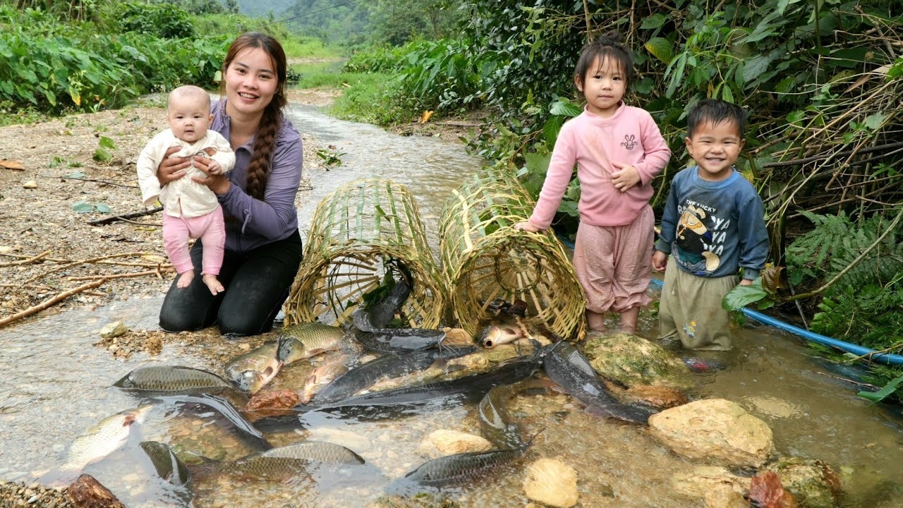 Дуонг и дети. Месяц. Ловили рыбу готовили пельмени из копченой рыбы торговали на рынке. Вьетнам