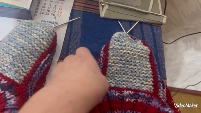 Вяжу последние тапочки следочки в этом сезоне