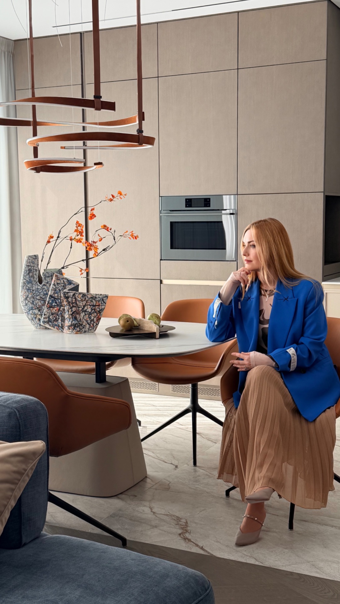 Проект Хурма в дениме.  Современная эстетика с тонким балансом тепла и минимализма.