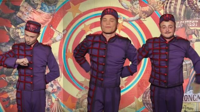 Встречаем гостей вместе с групповыми акробатами на дорожке п/р В.Ефимова