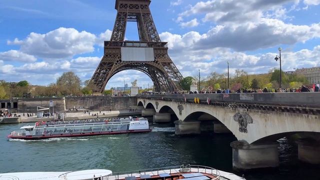 Париж Франция 2026 Прогулка в окружении цветущих сакур мимо Эйфелевой башни и по Елисейским полям