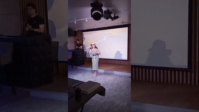 А на море белый песок