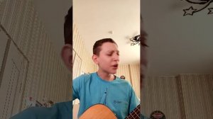 играю на гитаре