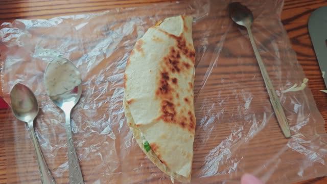 Оригинальная творческая начинка для лепёшки...