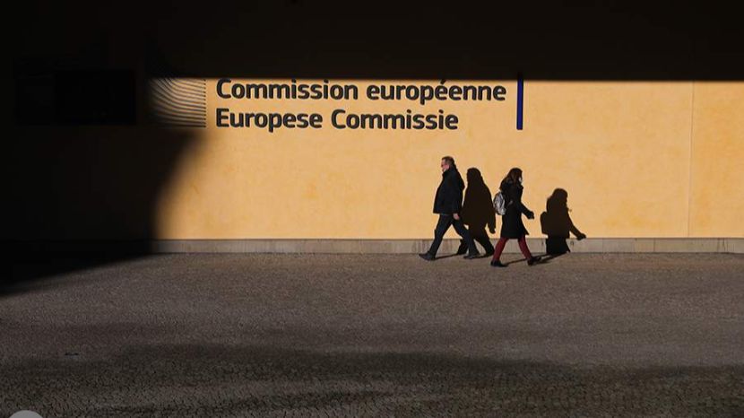 В Еврокомиссии рассказали о задержке странами G7 кредита Украине на 7 млрд