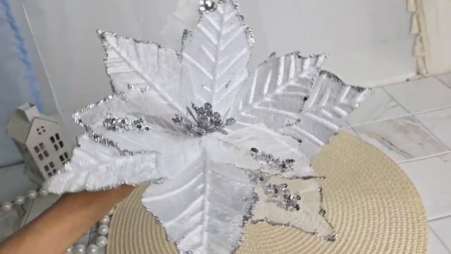 Пуансеттия КЛЭРИ на клипсе белая 28 см DH8055110