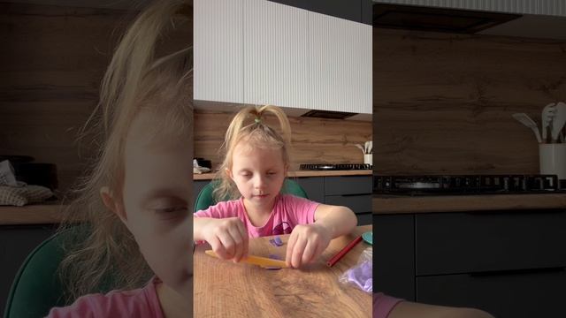 Делаем сумку для кукол из воздушного пластилина