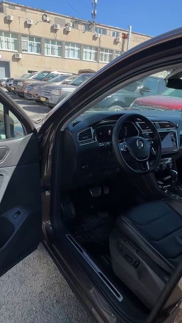 Volkswagen Tiguan  5 дв. Sportline 2.0 DCT 2018г