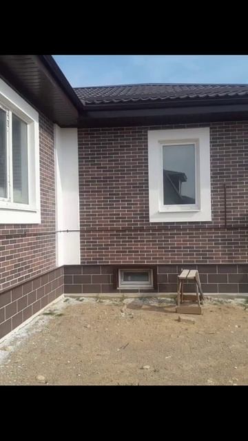 Фотографии сделанных нами фасадов в 2020 году

Для отделки стен использовали АМК-Кирпич