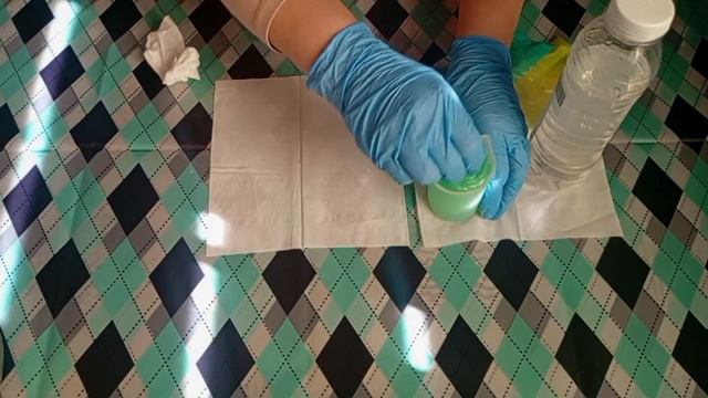 Жидкое мыло ручной работы из мыльной основы геля для душа. Сухой косметический пигмент.