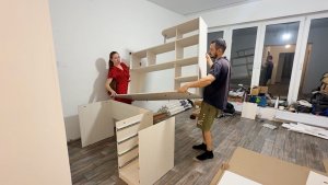 Вручаем подарки. Продолжаем обставлять комнаты. Делаем ремонт своими руками. Строим дом в деревне.