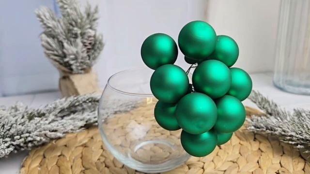 ГРОЗДЬ стеклянных матовых шариков на проволоке 12 шаров по 25 мм 2000710