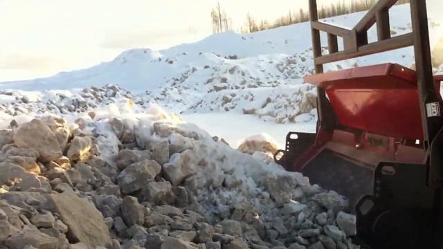 Слэшер-мульчер Iron Wolf 700 на дробление скальника.mp4