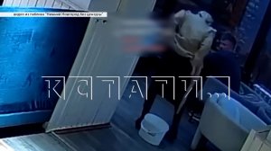 Посетительница кафе, в знак протеста, сходила по большому в центре зала