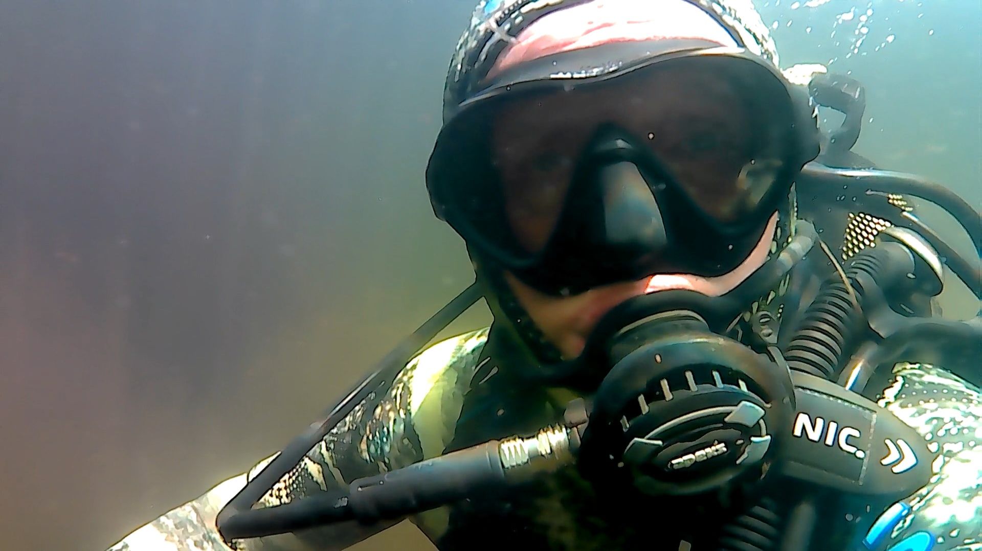 Находка в озере РицаАбхазия.Район дачи Сталина.