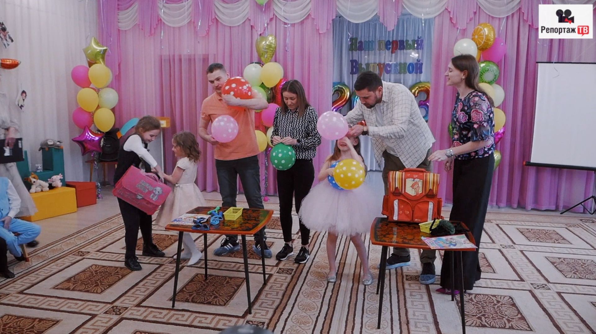 Состязание семеи на выпускном - кто быстрее и ловчее а вы помните свой выпускной?