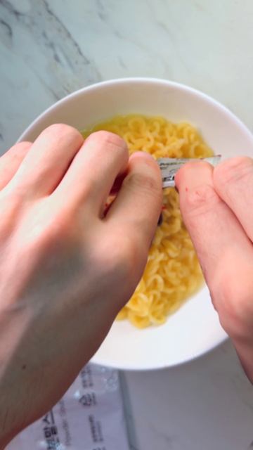 Остро и вкусно!! Bull Ramen Carbonara #обзореды #лапша #buldak