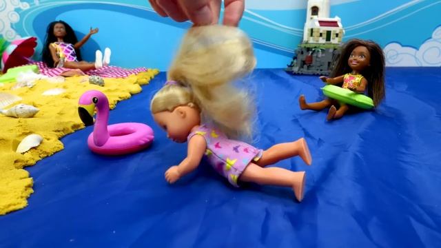 Барби и Штеффи на пляже — спасение и правила безопасности ️
