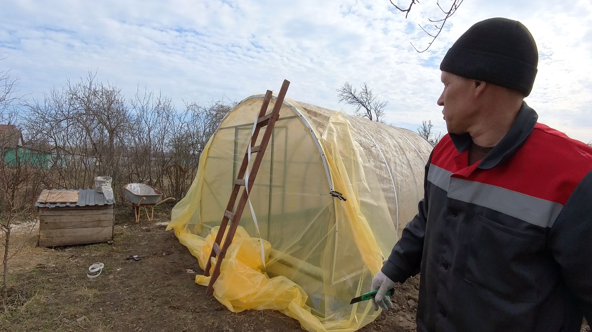 продолжаем строительство теплицы!жизнь в деревне