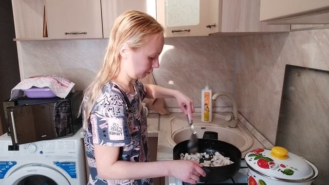 Куриный суп-лапша на ужин  Динозаврики тоже хотят кушать 
