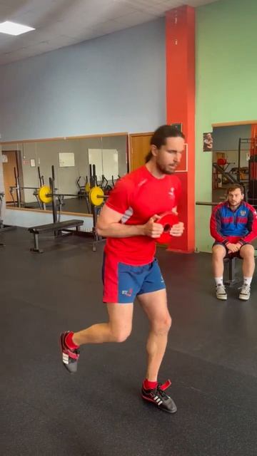 Подводящее упражнение к работе с мячом. Баланс и координация , ротация в тазобедренном суставе.