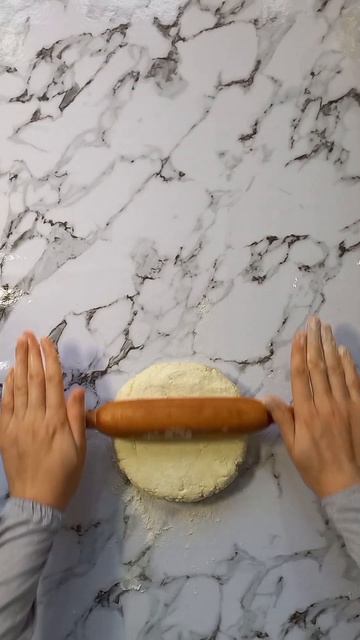 Рецепт творожных рогаликов с курагой