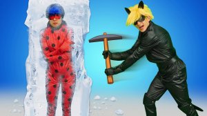 ЛЕДИ БАГ ЗАМОРОЖЕНА! ❄️🐞 Супер Кот СПАСАЕТ ледибаг из ледяного плена в океанариуме! 🦸♂️⚡