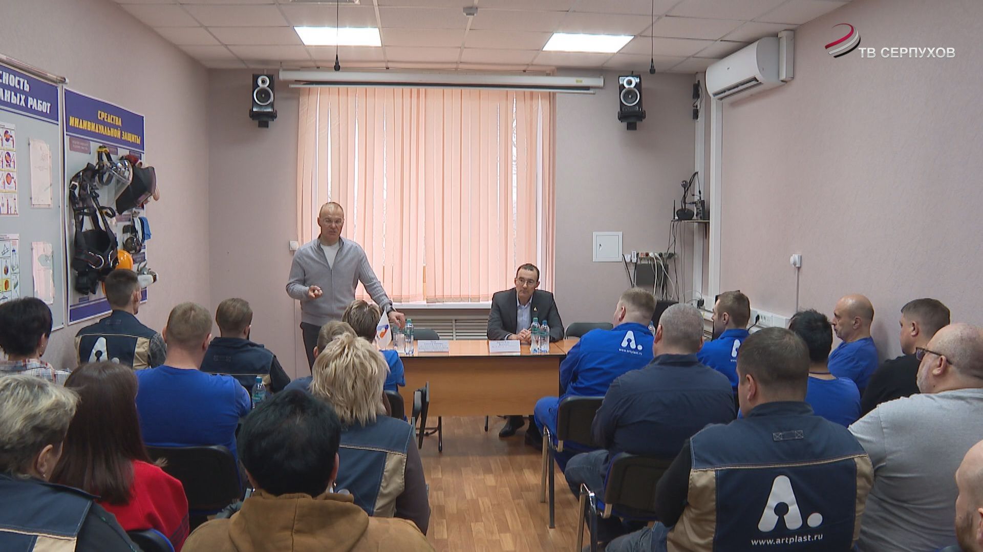 Депутат государственной думы Александр Коган пообщался с избирателями на заводе 