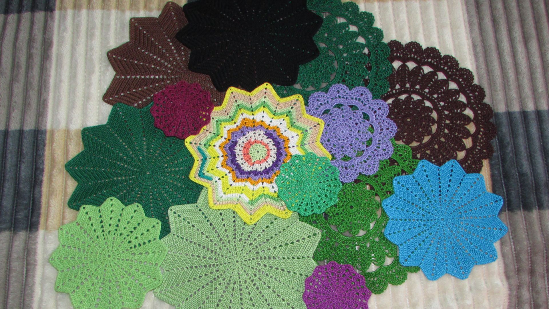 Ажурные вязаные салфетки крючком Фэнтези . Салфетки на заказ.