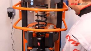 TOYOTA Corolla Verso ll - REAR - Задние амортизаторы KYB установка