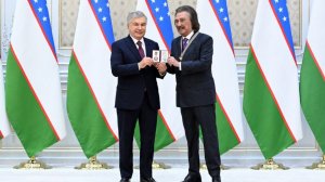 Шавкат Мирзиеев поздравил народного артиста Узбекистана Фарруха Закирова с 80-летием