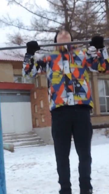 Chest to bar pull ups