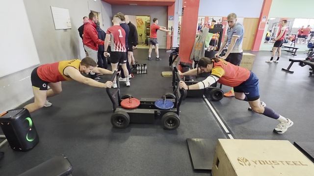 Подводящее упражнение к схваткам. Имитация давления в схватке.