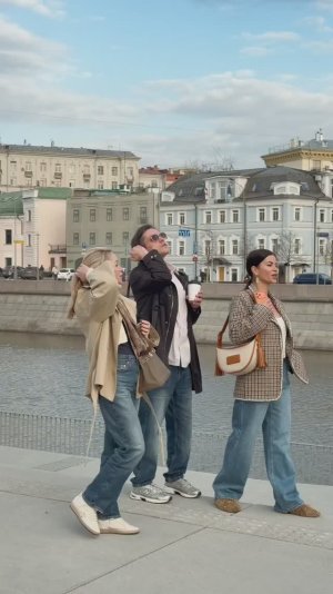 Гулять по любимому городу и слушать любимую музыку. ❤️ Это ли не счастье