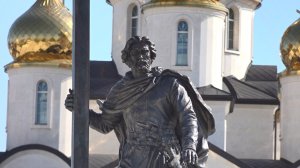 В Крещенском парке Анапы освятили памятник киевскому князю, обратившему Русь в православную веру