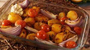 КАРТОФЕЛЬ, ЗАПЕЧЁННЫЙ С ОВОЩАМИ