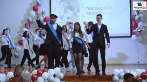 Эффектный выход будущих пилотов на последнем звонке - что вы помните о своём выпускном, пишите