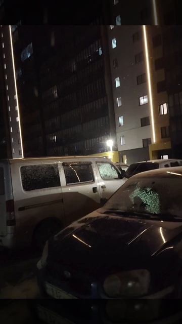 15 апреля  ещё идёт снег