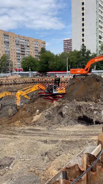 Скважины глубинного водопонижения в работе! Итог  идеально сухой котлован готовый к бетонированию.