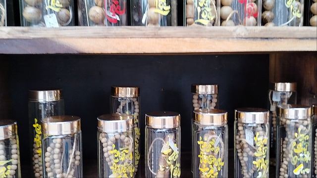 Картины и сувениры у Чамских башен