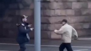 Необычная драка в центре Москвы попала на видео