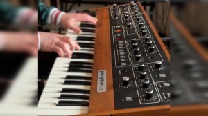 Sequential Prophet 5 / Обзор синтезатора ( без болтовни )