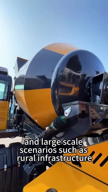 Самозагружающийся бетоносмеситель объемом 3,5 кубических метра для работы на строительной площадке