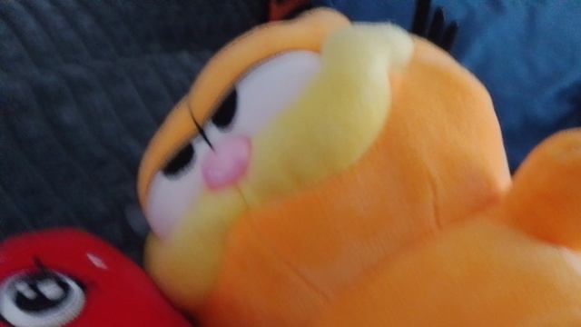 Гарфилд и малина серый