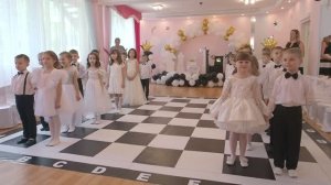 Отличный выпускной "Алиса в стране чудес"