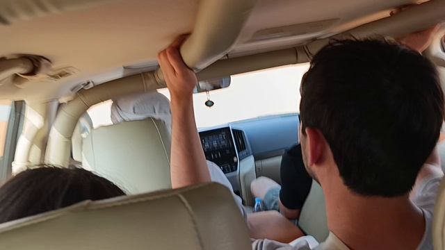 Прогулка на Лэнд Крузере по пустыне в Дубае