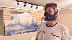 Ведущий менеджер Клуба 7 Вершин Настя Кузнецова тестирует сервис Центра горной подготовке