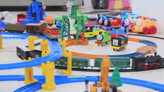 ПАРОВОЗИКИ И МАШИНКИ  Собираем Томас и его друзья и ТАЙО Маленький Автобус  Игрушки Распаковка